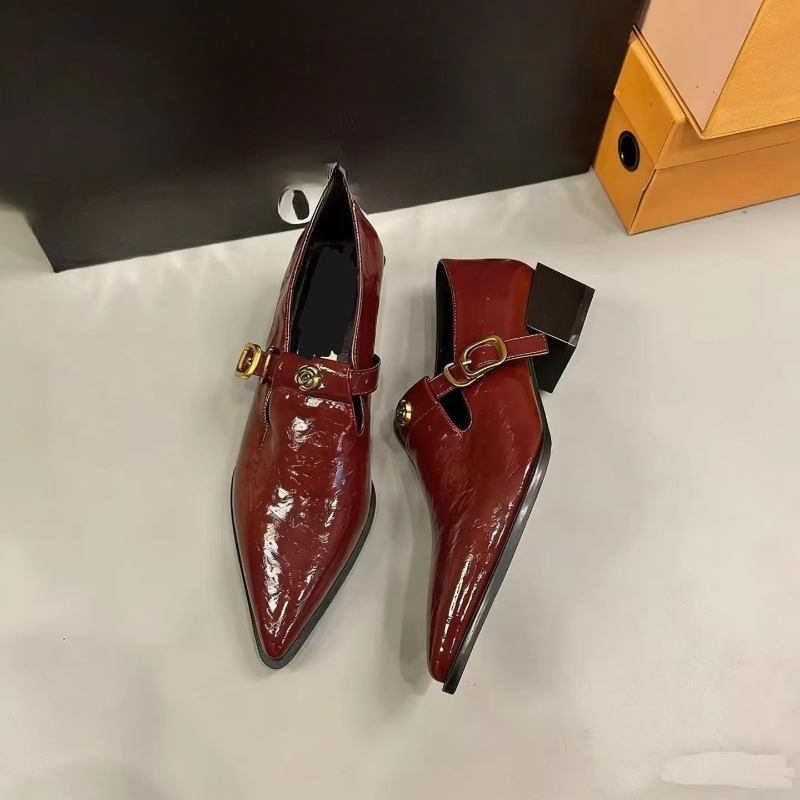 Flat-bottomed Thick-soled Poin - đánh giá và giá Pointed Toe Flat