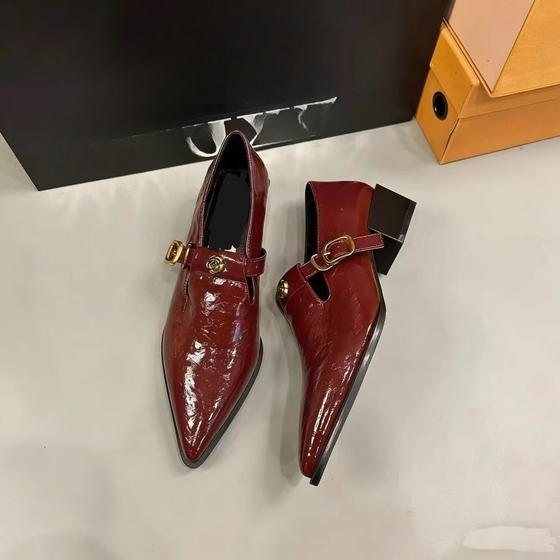 Flat-bottomed Thick-soled Poin - đánh giá và giá Pointed Toe Flat